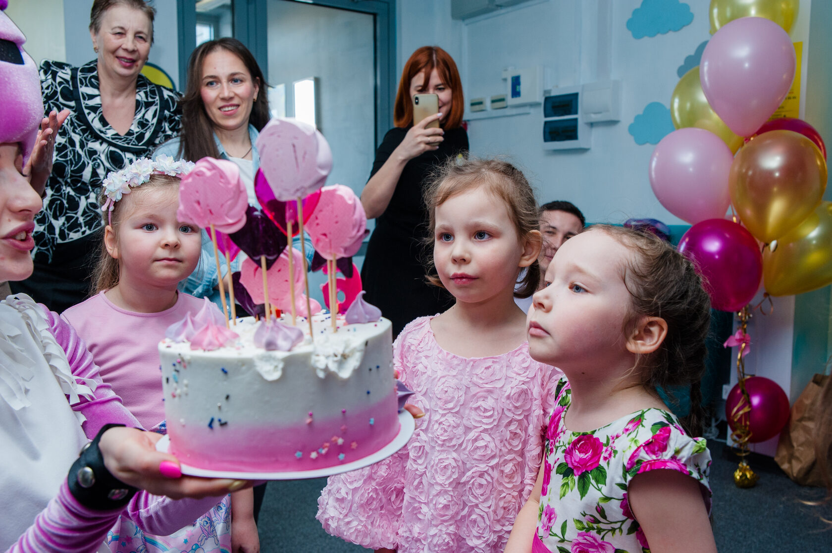 Отметить день рождения ребенка под ключ в Екатеринбурге - заказать  аниматора в студии праздника на ВИЗе