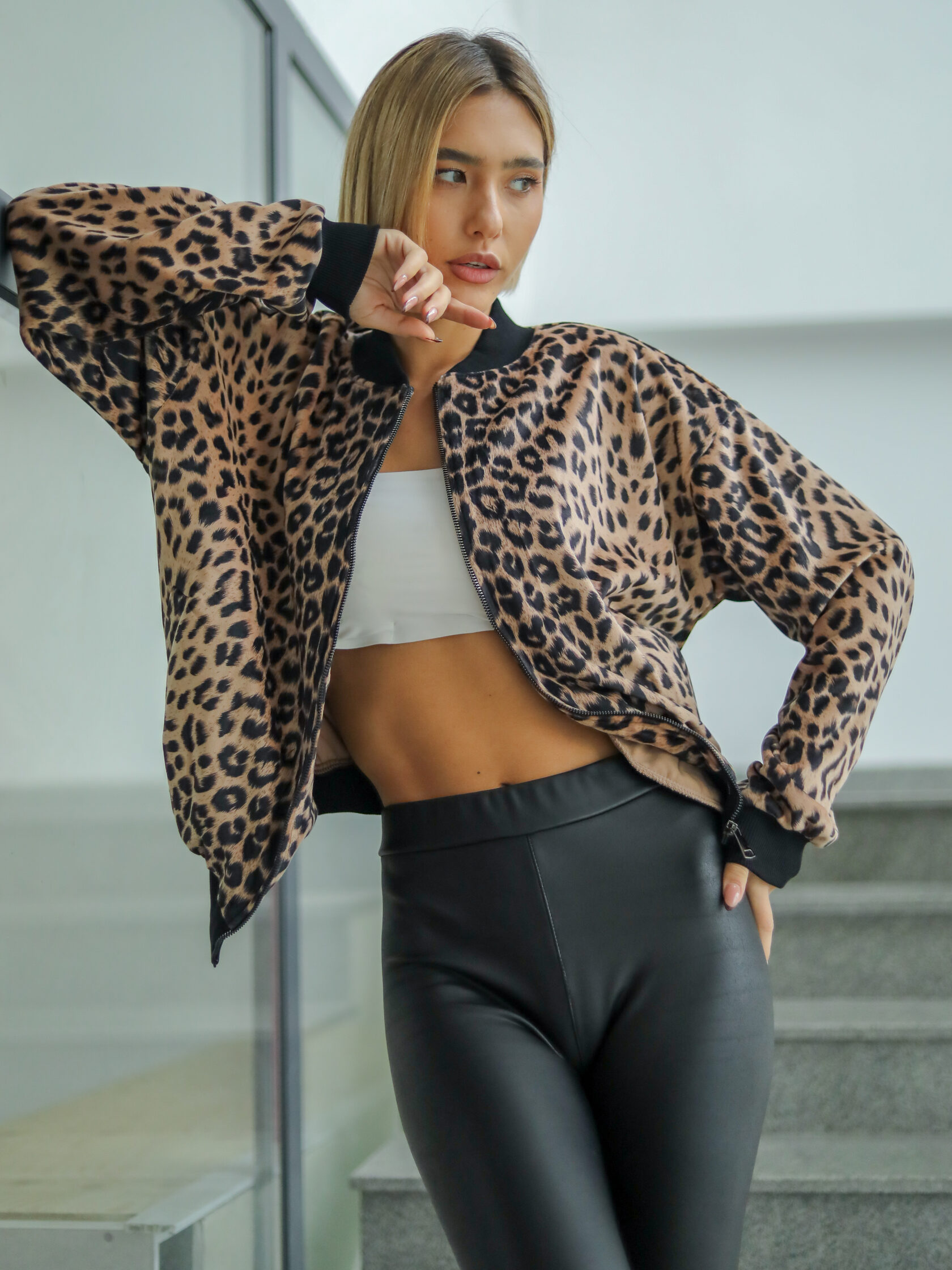 Леопардовый бомбер 