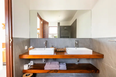 jendela house full bathroom4