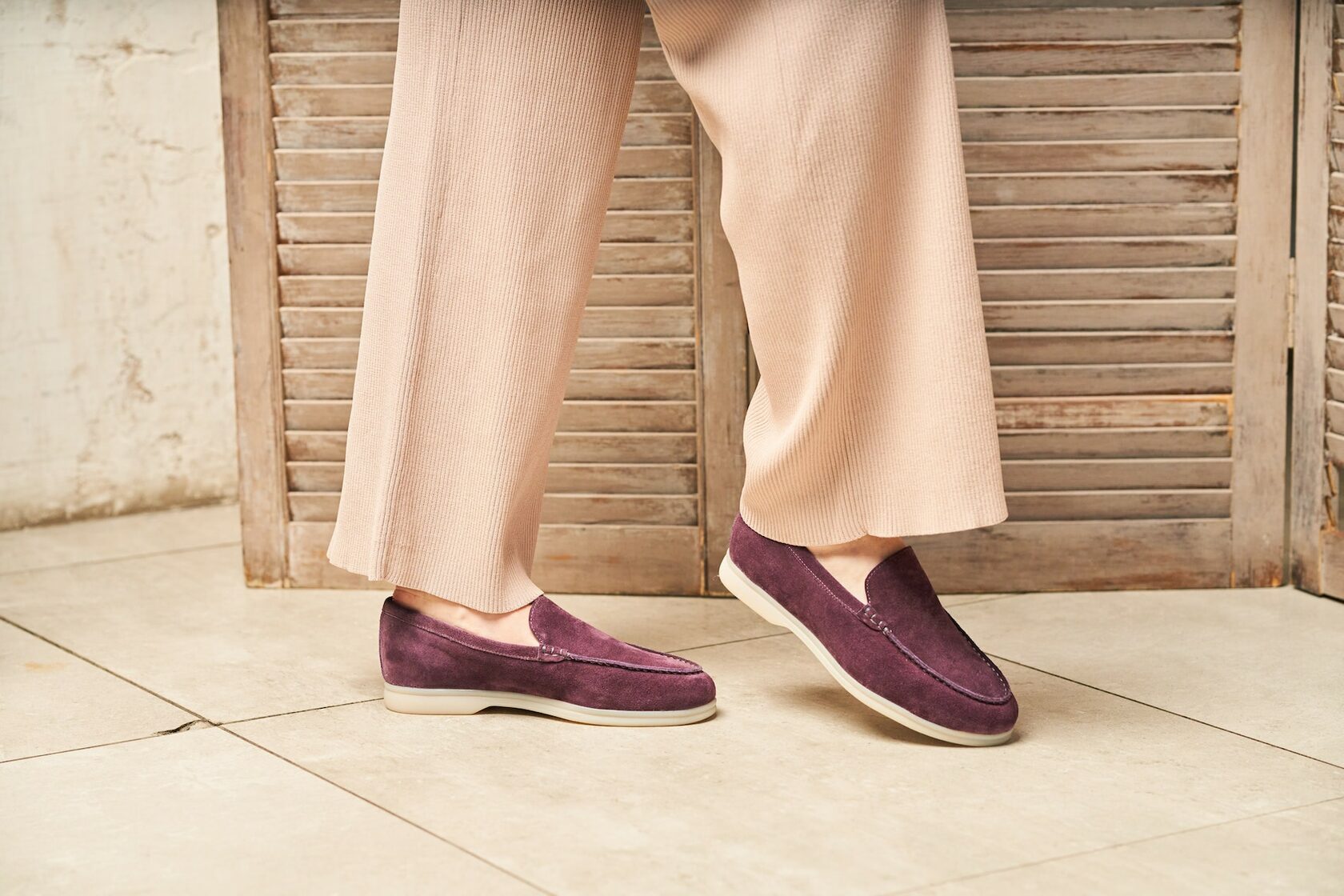 Ботинки loro piana open walk. Open walk. Лоферы бежевые замшевые лоро пиана. Open walk. Туфли loro piana.