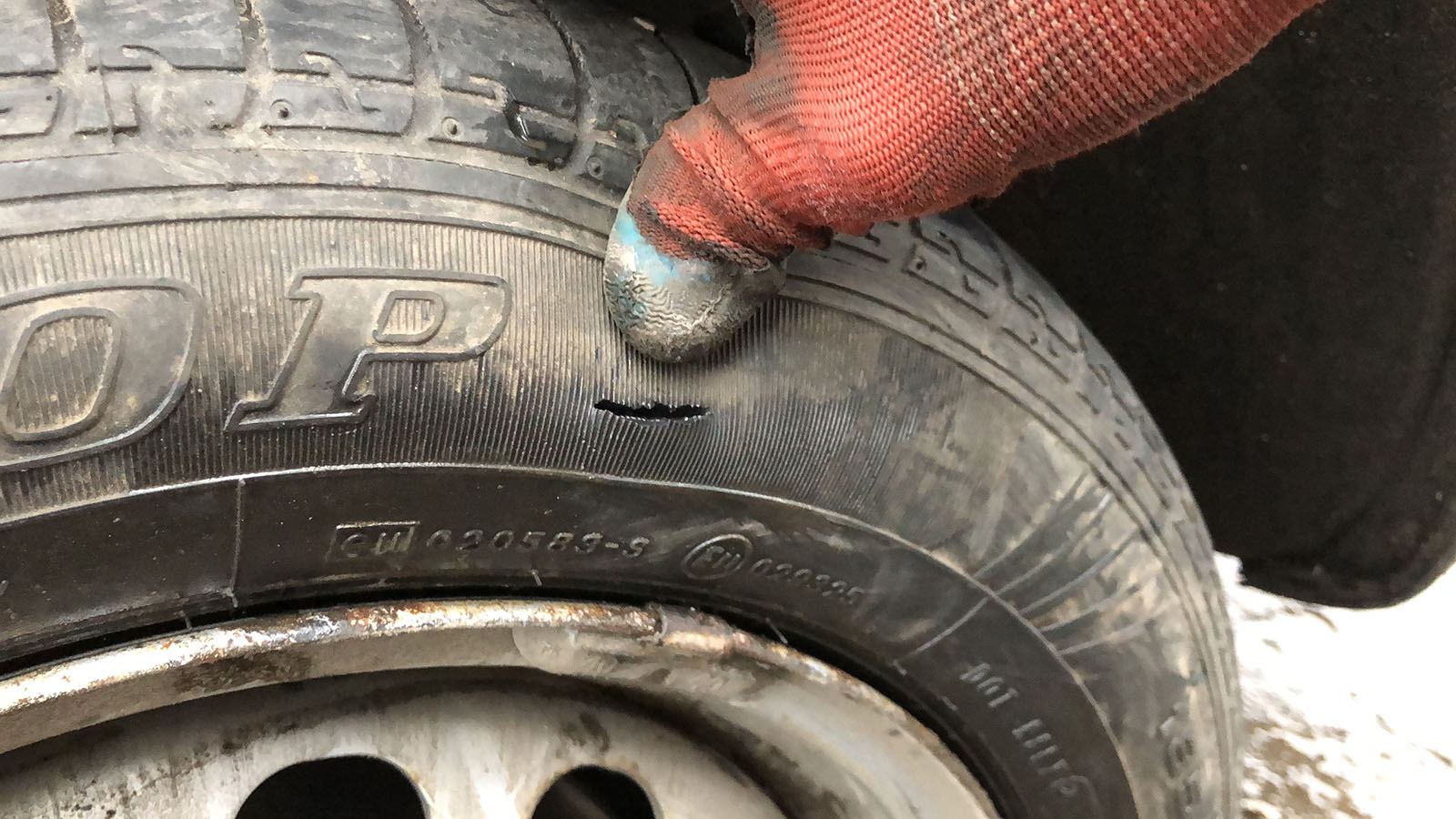 Боковой порез шины: что делать и как исправить?