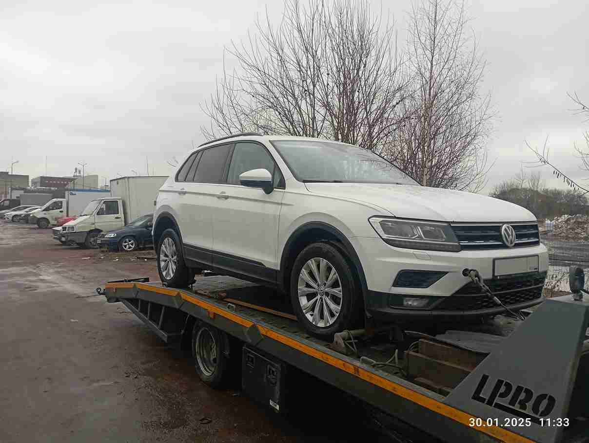 Эвакуация автомобиля Volkswagen Tiguan с  проспекта Непокоренных в Калининском районе Санкт-Петербурга