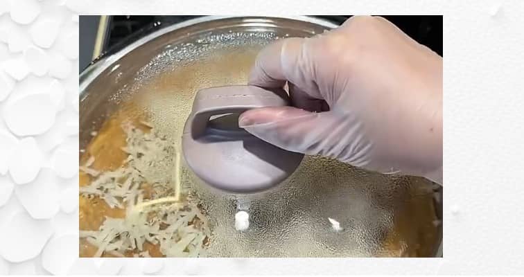 Приготовление омлета «4 сыра» с лавашом на сковороде: шаг 7