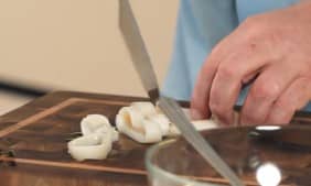 Приготовление салата из битых огурцов по рецепту Ивлева: шаг 9