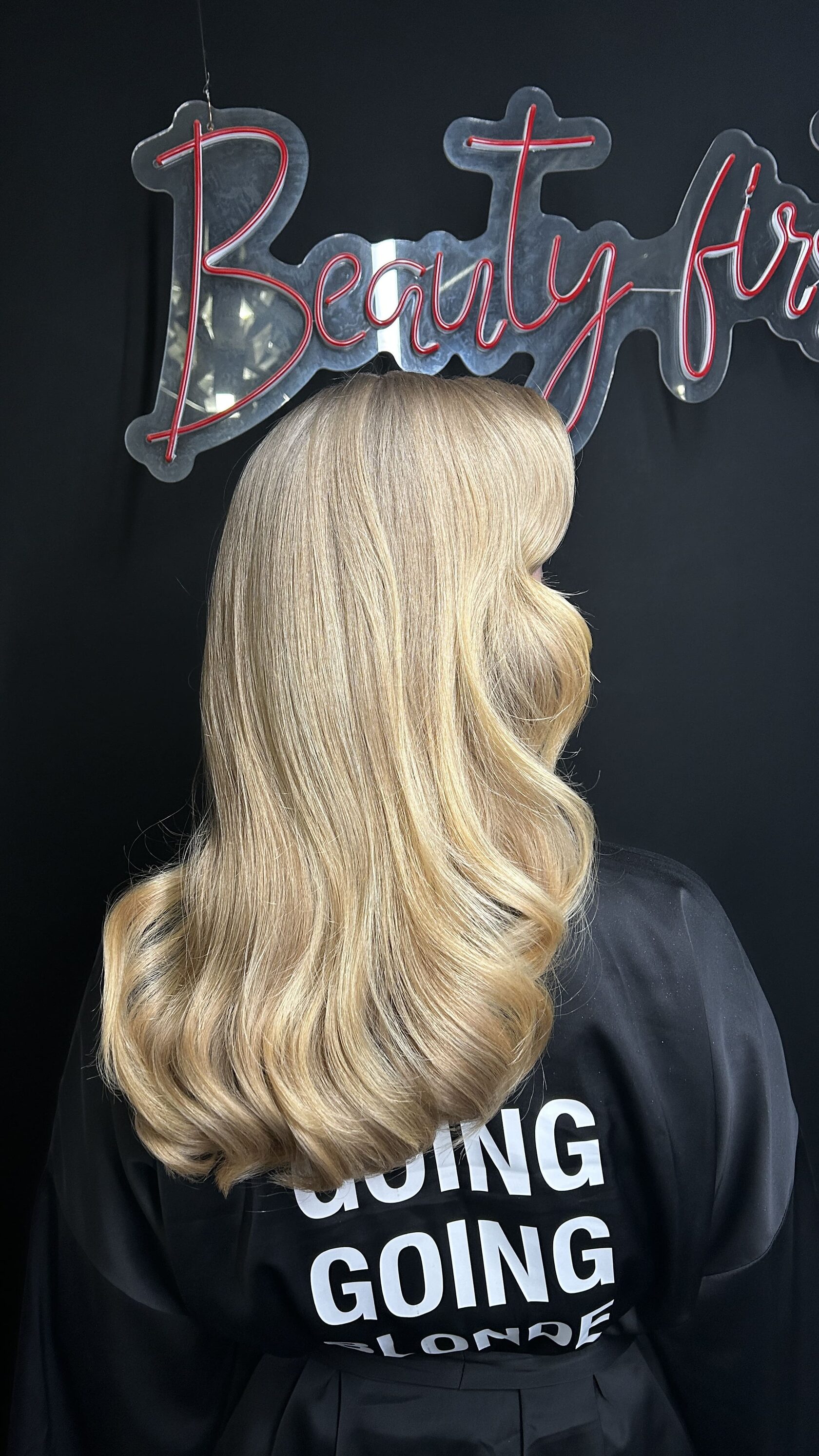 Красивый блонд