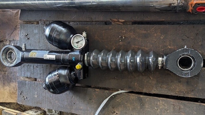 Ремонт гидроцилиндра промышленного робота.