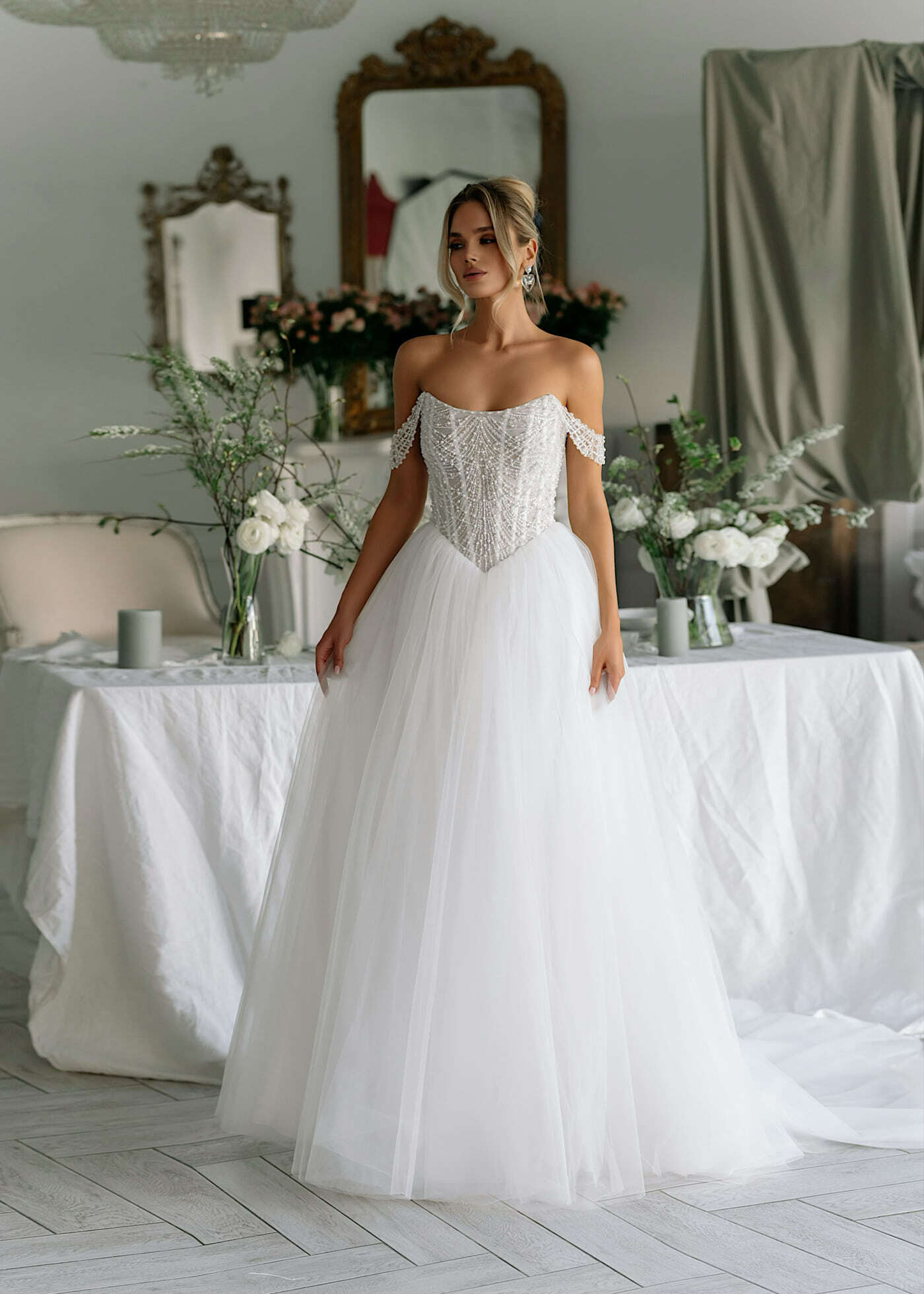 Свадебное платье SHELL с легкой фатиновой юбкой А-силуэта. PRIMA BRIDAL, Москва.