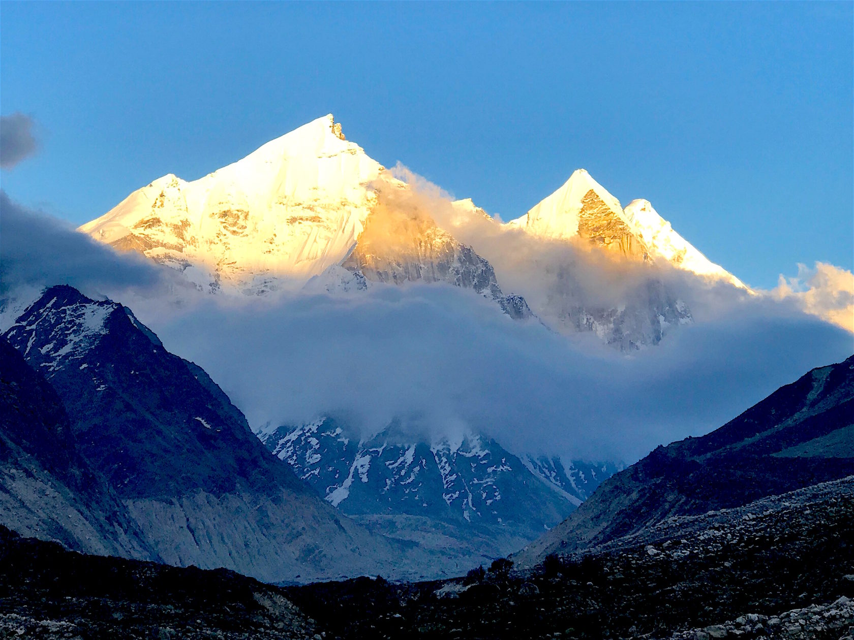 Г гималаи. Гималаи Эверест. Тибет Эверест Гималаи. Индия горы Гималаи. Горная цепь Гималаи.