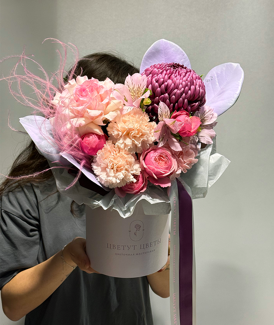 Букет с цилиндре в нежной осенней гамме с доставкой по Краснодару