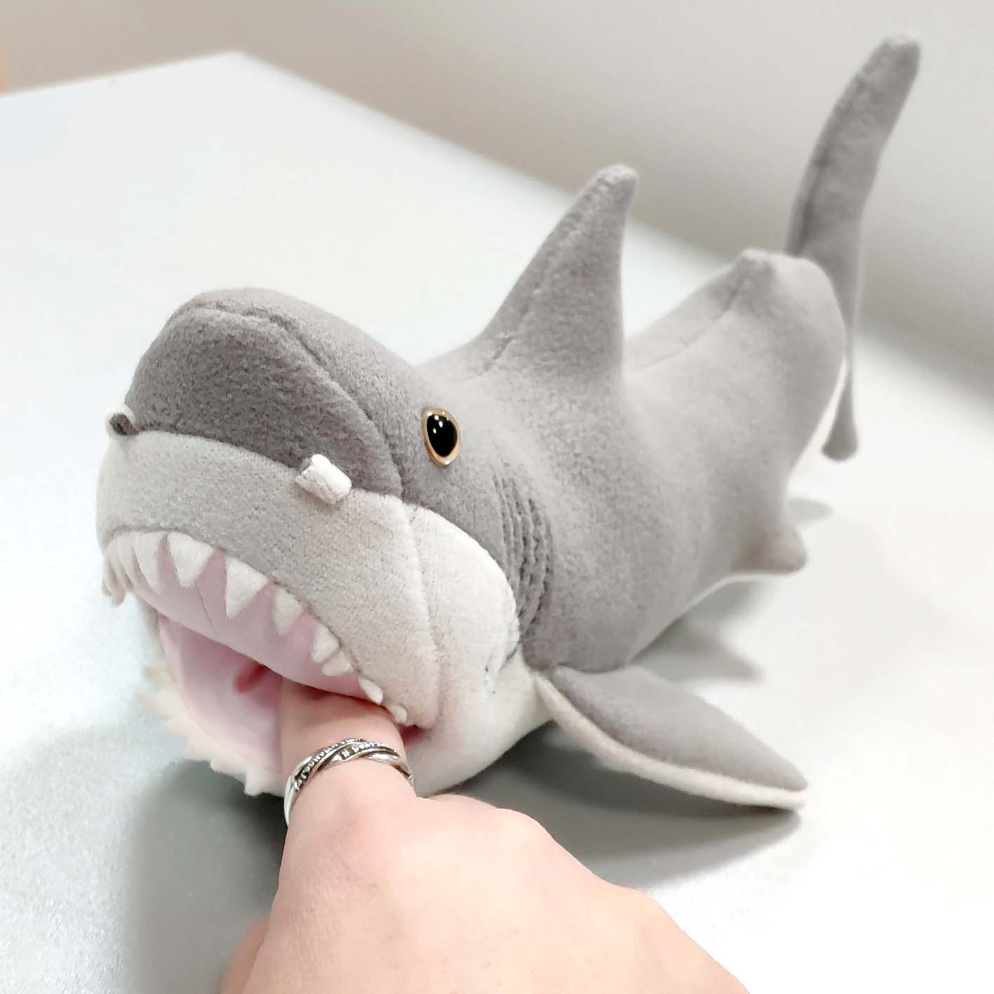 Котоакула игрушка. Игрушка "акула". Зубастая акула игрушка. Игрушка акула механическая. Мягкая игрушка кот акула.