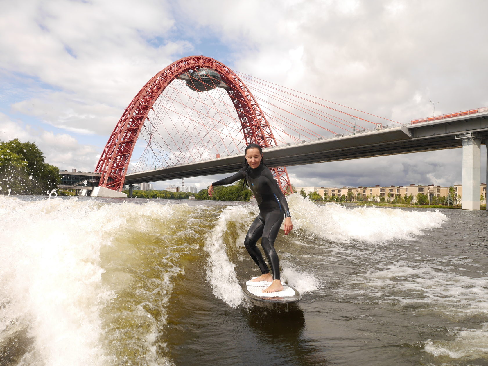 Вейксерф. Вейксерф живописный мост. Wakesurf Строгино. Вейксерф в Москве. Вейксерфинг Карамышевская.