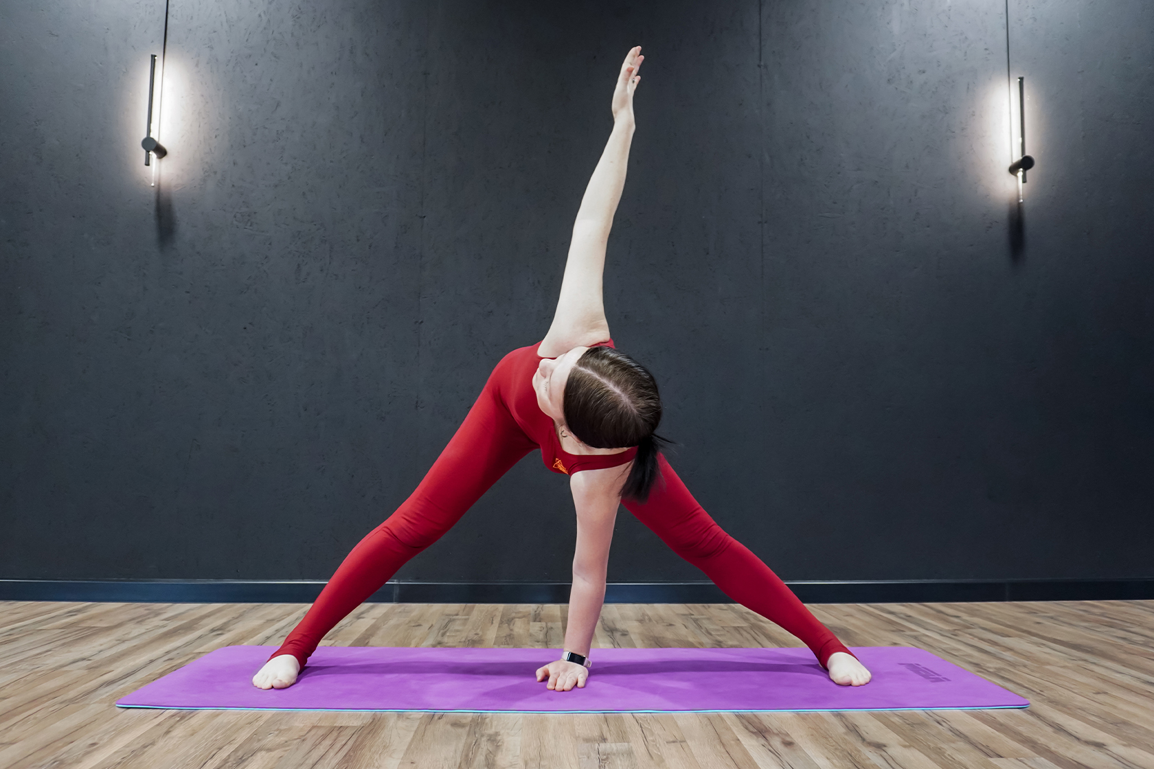 Паривритта Ардха Прасарита Падоттанасана - глубокое скручивание и растяжка