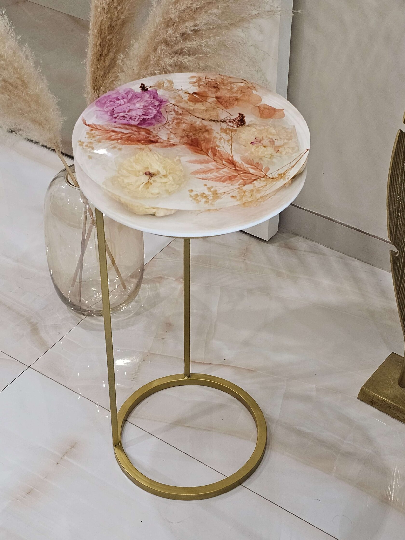 Журнальный стол из эпоксидной смолы общий план