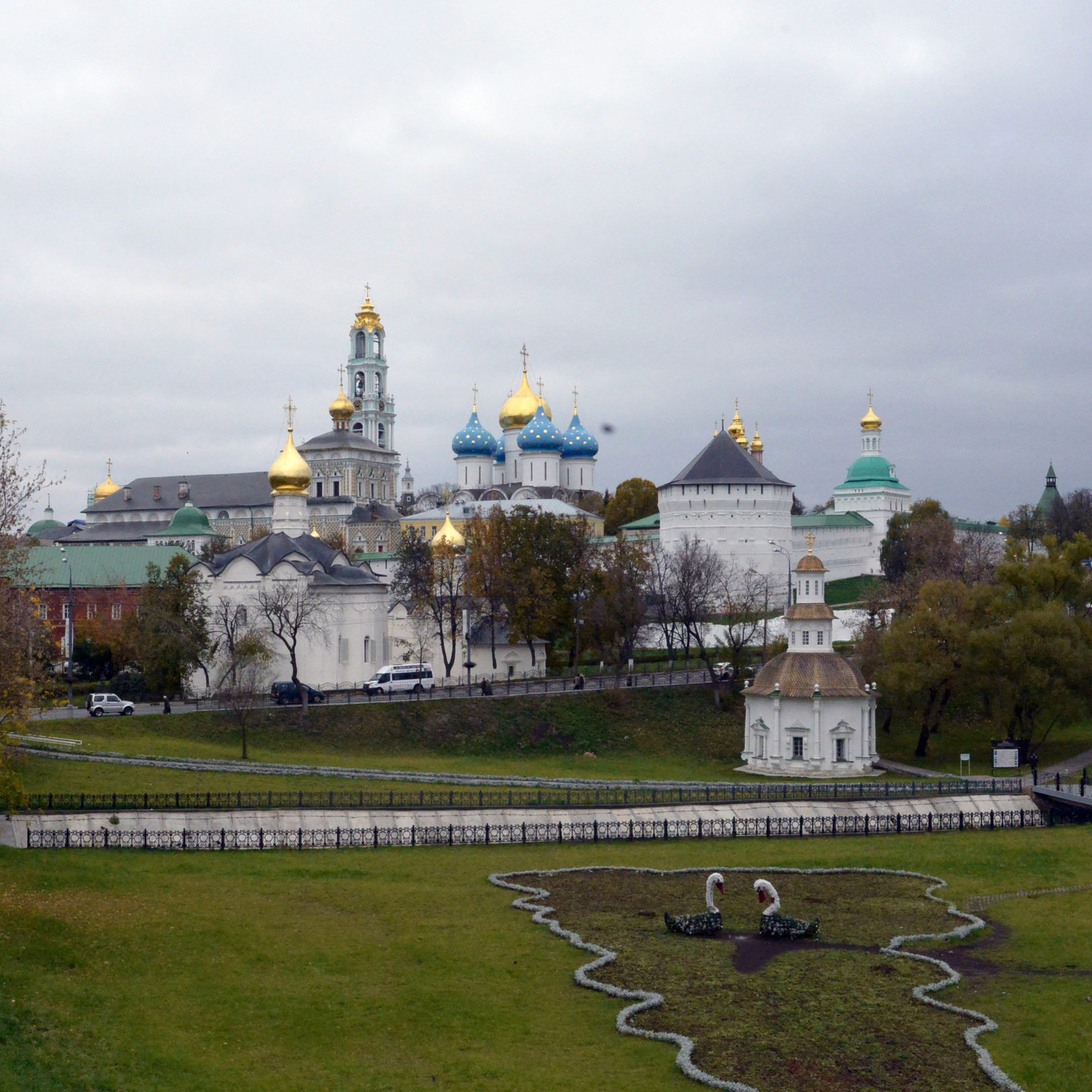 Посад это. Сергиев-Посад фото 2020. Благочинный Троице-Сергиевой Лавры сейчас. Троице-Сергиева Лавра на рассвете. Путешествие по Подмосковью.