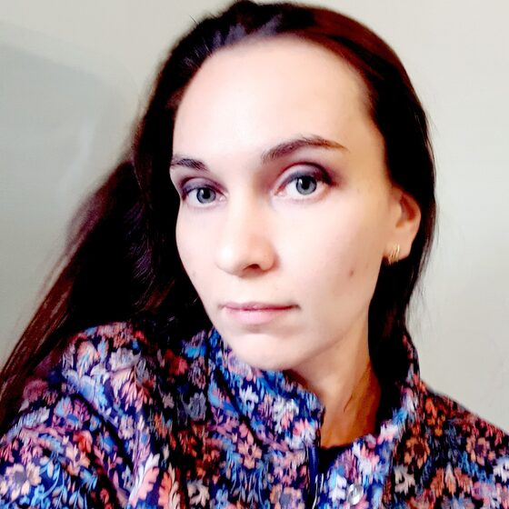 Анна Захарова