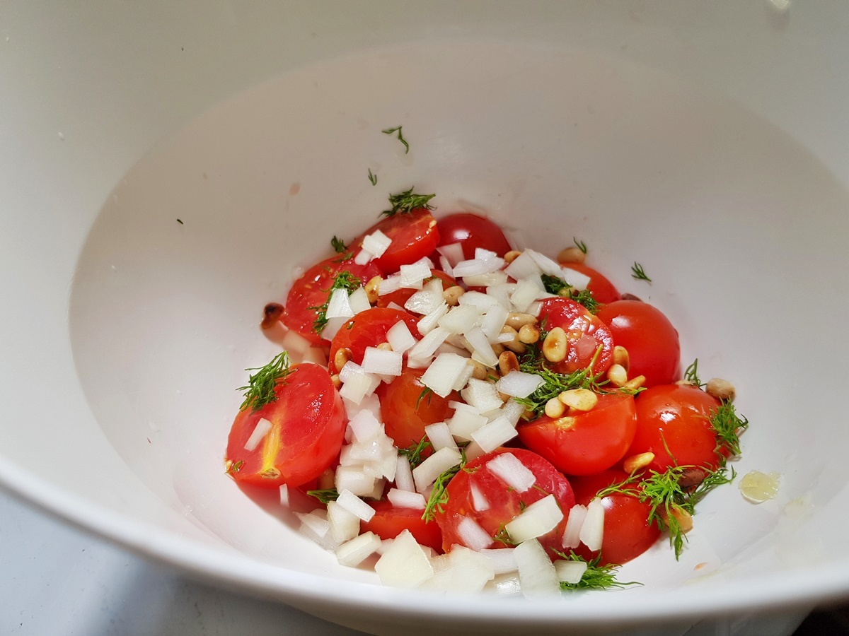 Израильский салат из свежих овощей «Кацуц»