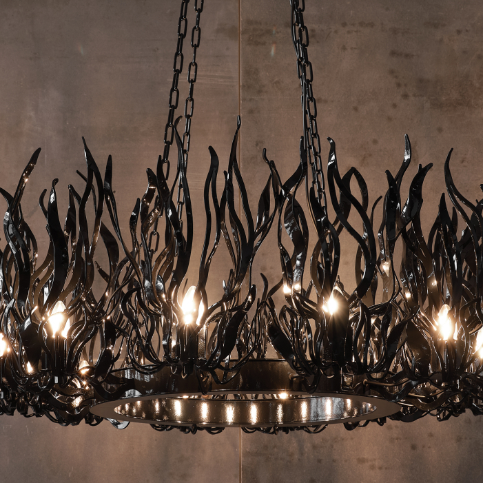 Дизайнерские люстры и светильники из металла ручной работы.