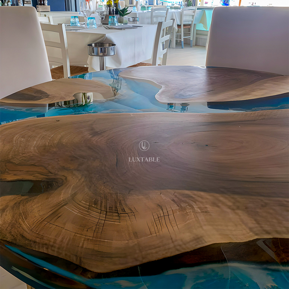 Tavolo rotondo da pranzo in olmo e resina verde bosco