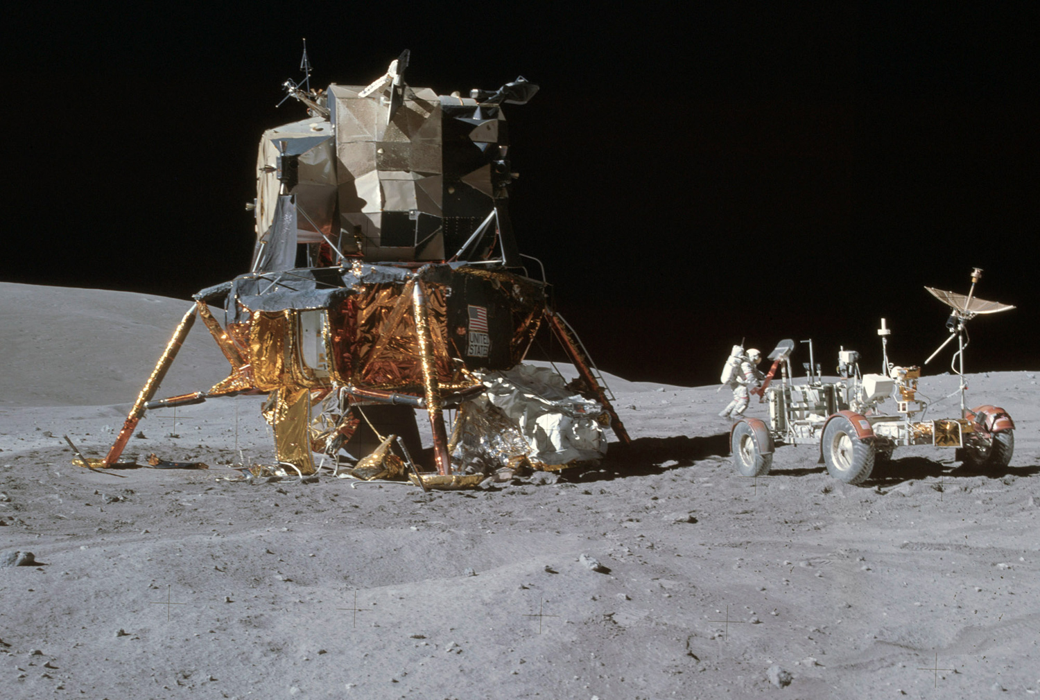 Пилотируемый полет на луну. Лунный модуль корабля Аполлон 11 НАСА. Космический корабль Аполлон 11. Лунный модуль Аполлон 16. «Аполлон-16» совершил посадку на поверхность Луны.