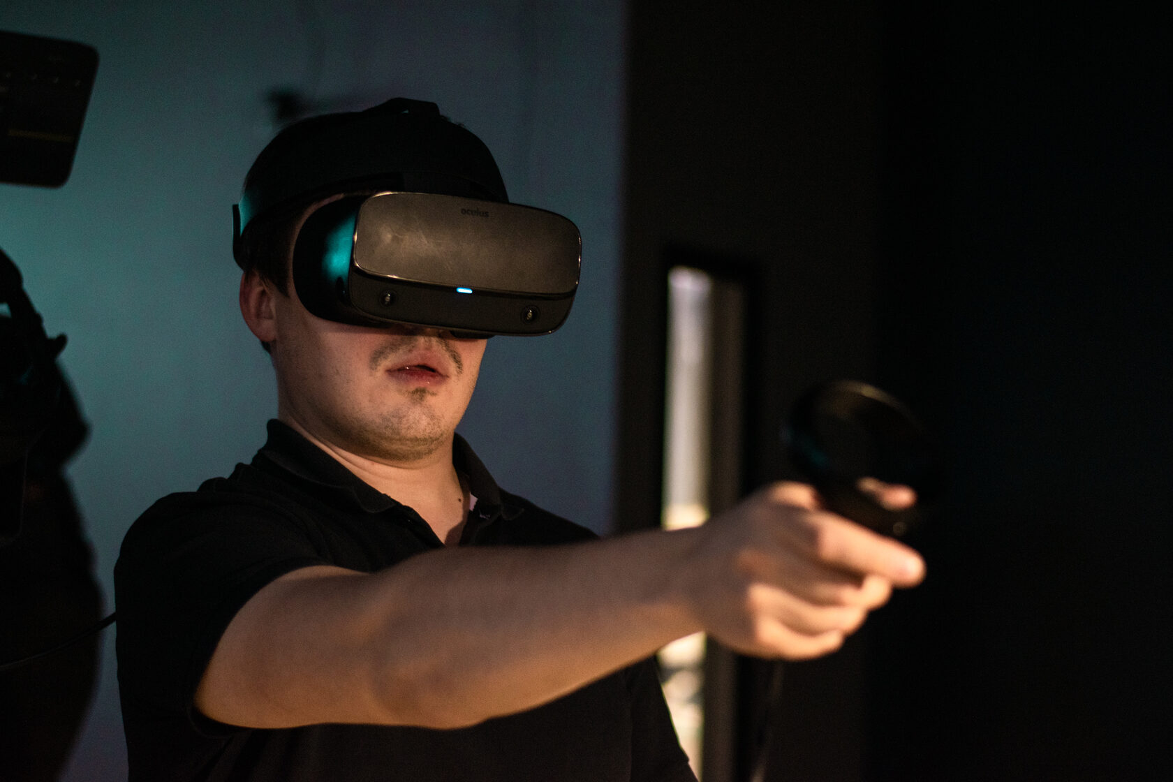 Снять vr. Прокат VR. Клуб виртуальной реальности. Выставка виртуальной реальности в Санкт-Петербурге 2023.