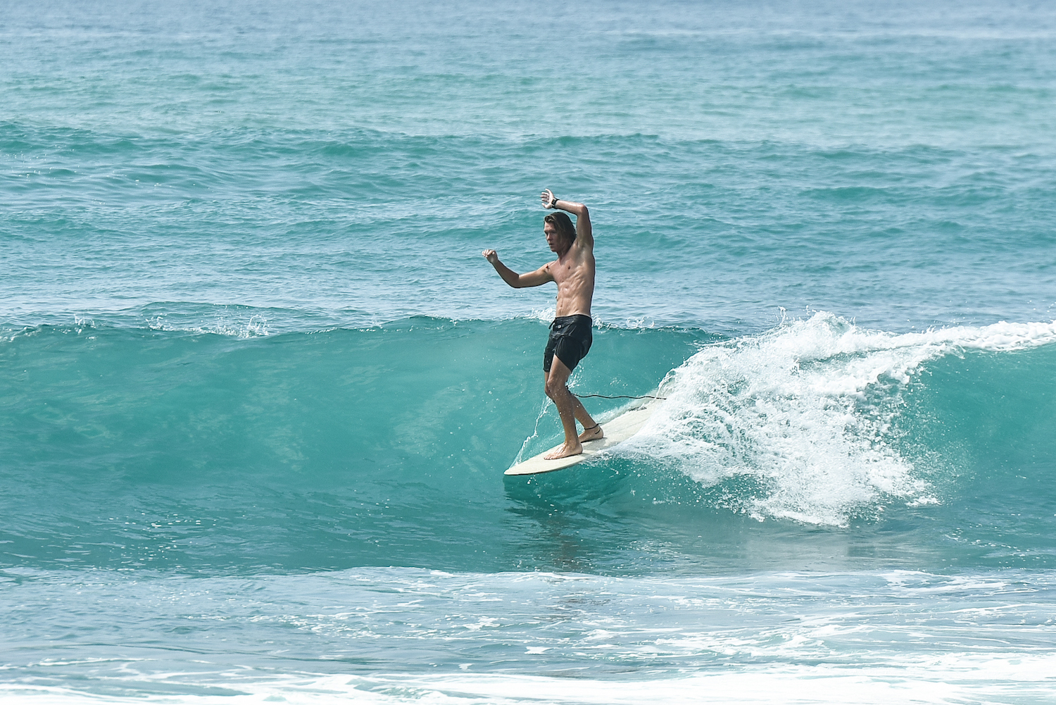 Surf шри ланка. Серфинг Шри Ланка Ваддува. Серф Кемп на Шри Ланке. Ваддува пляжи с волнами. Серфинг в новой Зеландии.