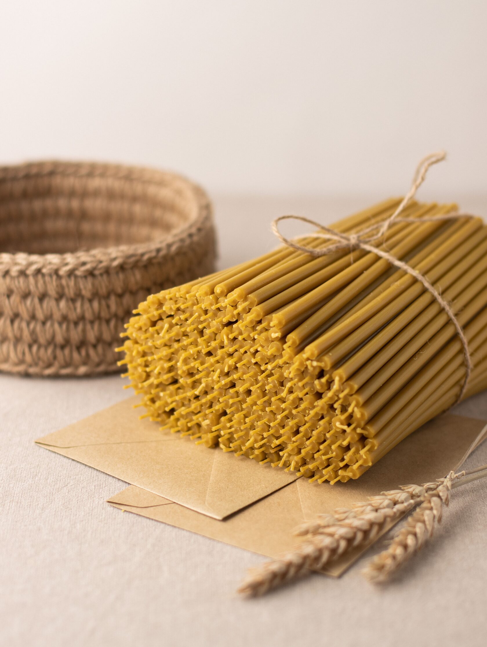 Свечи восковые алтарные радуга. Свечи восковые формовочные №80. Свечи 100 воск. Церковные свечи из пчелиного воска. Свечи восковые станочные №60.