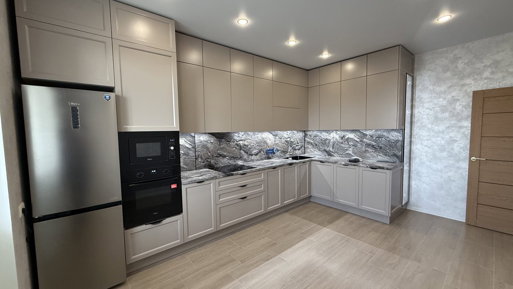 Двухтоновая кухня крашеный МДФ — неоклассика на заказ, Краснодар