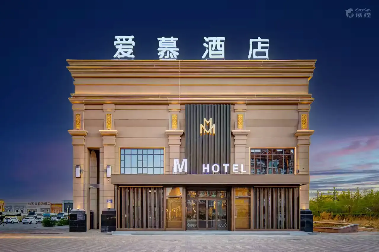 M-Hotel в Маньчжурии вечером
