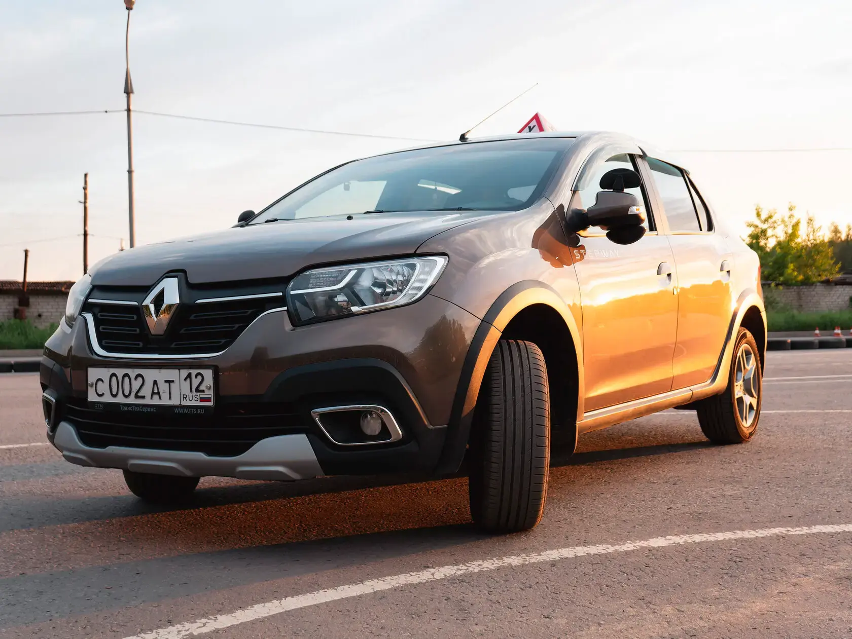 Renault Logan Stepway — учебный автомобиль автошколы Учебный центр