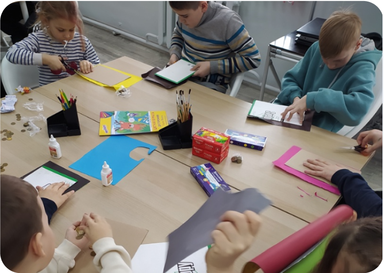 Дети заняты делом