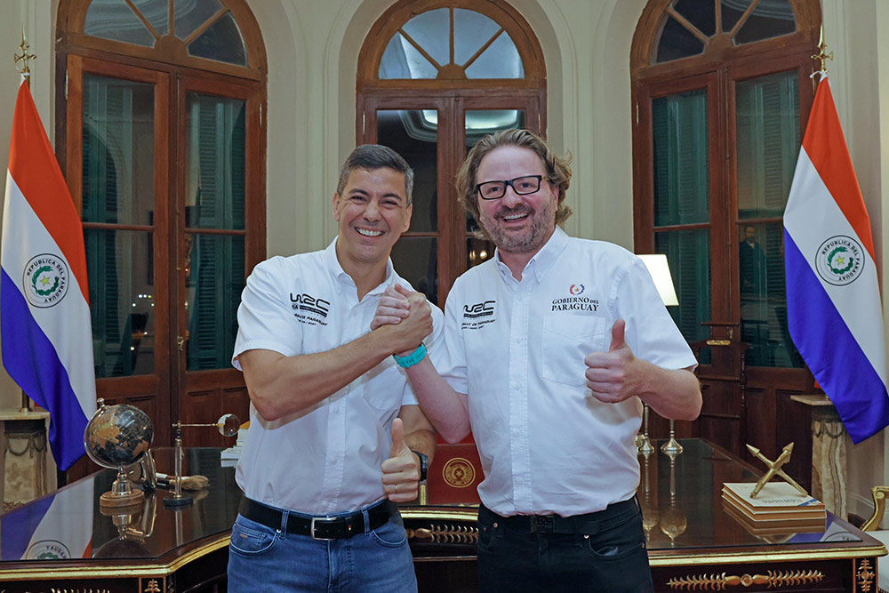 Президент Парагвая Сантьяго Пенья и директор Promoter WRC по мероприятиям Саймон Ларкин