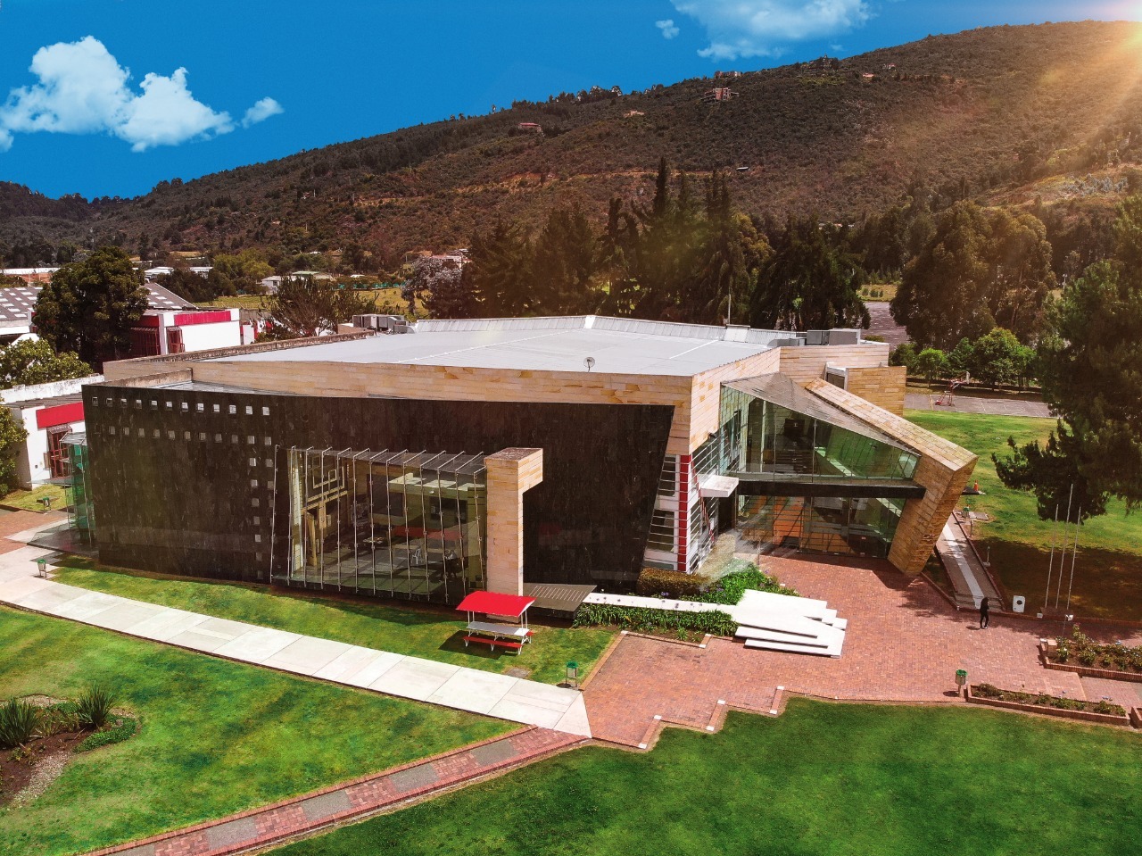 UNICOC celebra 50 años de historia, impacto social y liderazgo académico: una institución que transforma vidas y comunidades