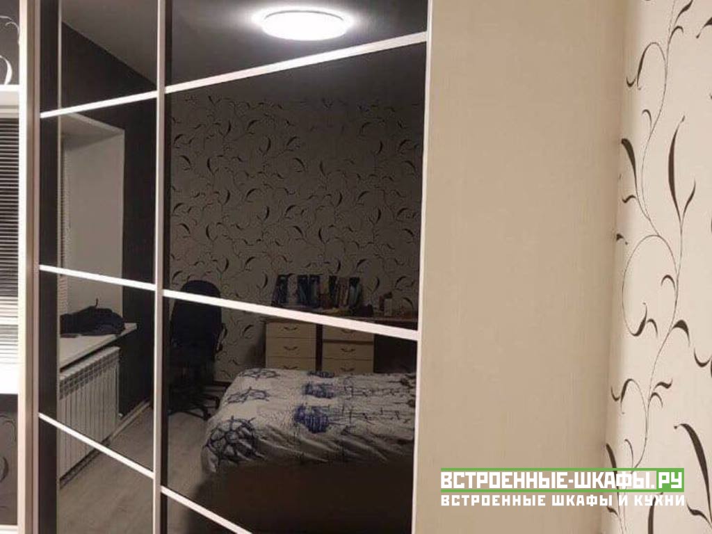 Угловой шкаф купе трапециевидный с черными стеклами лакобель - Пример ...