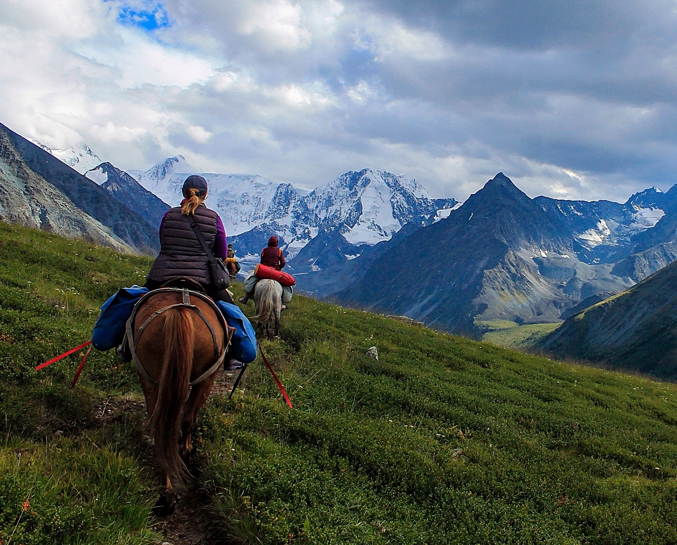 Алтай прогулка на лошадях к маралам. Конный тур горный Алтай фото от первого лица. Однодневный поход. Маяк Алтая конные туры.