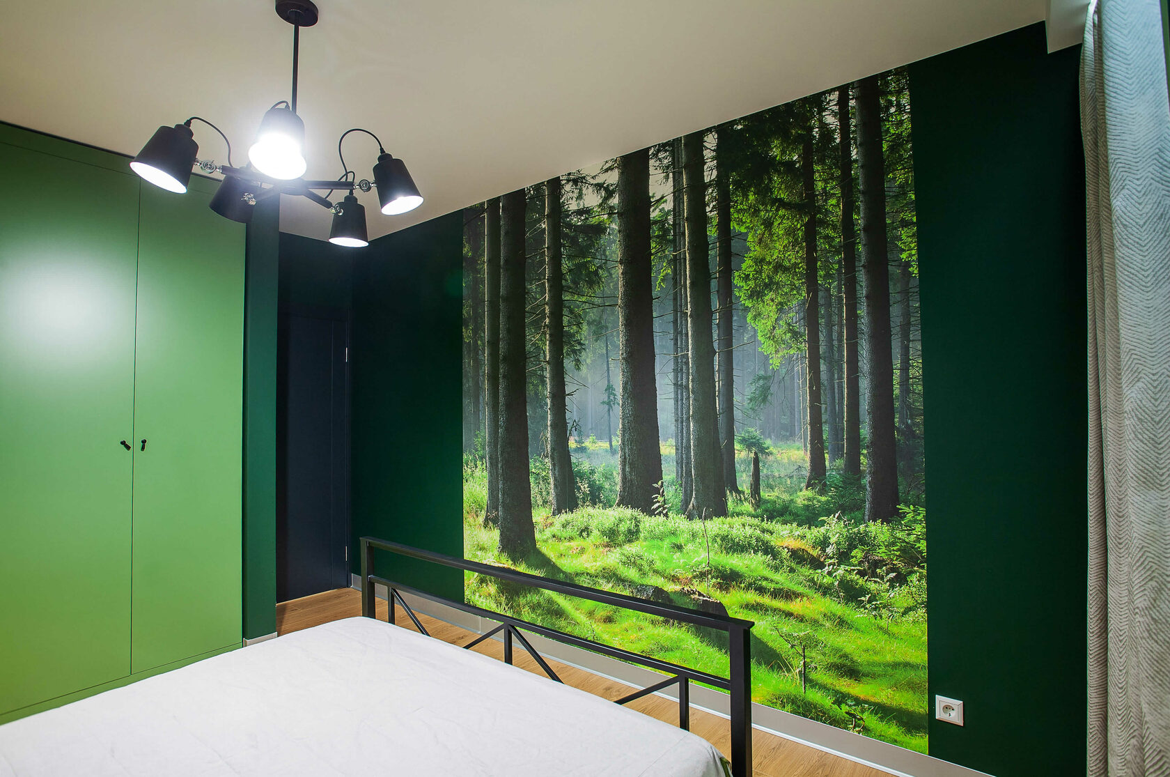 Железнодорожный - Дизайн интерьера спальня кровать, люстра, шкаф