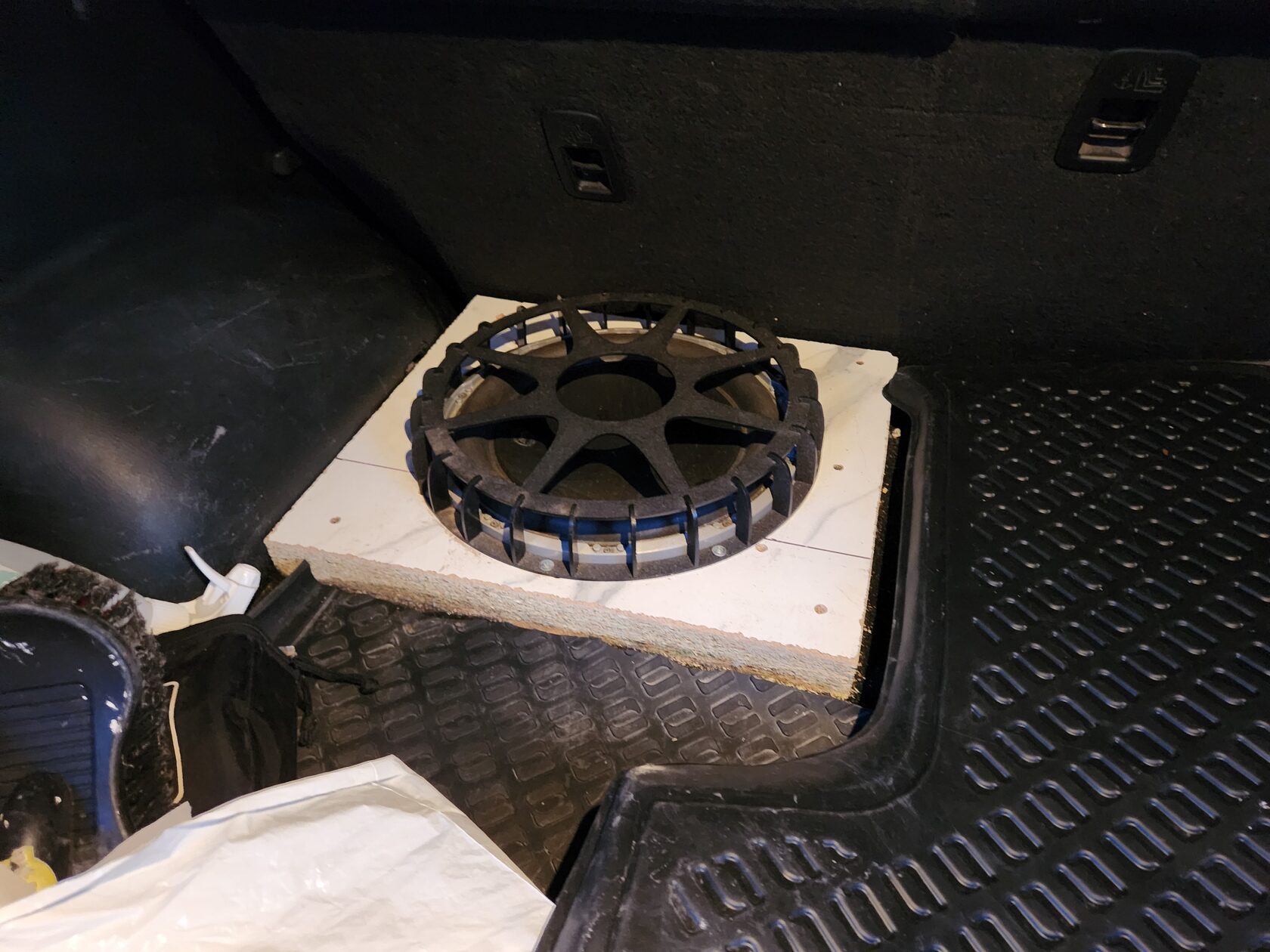 сабвуфер киа соренто 2