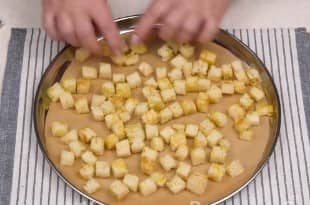 Приготовление салата «Цезарь» с курицей и сухариками: шаг 3