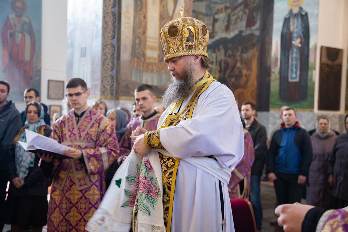 протоиерей петр пономарев брянск. джаред падалеки 12 сезон. иерей вячеслав шумилин. священник за компом. священник 12.