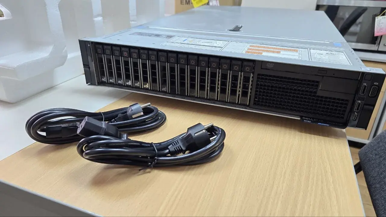 Внутренняя компоновка Dell PowerEdge R740 сверху