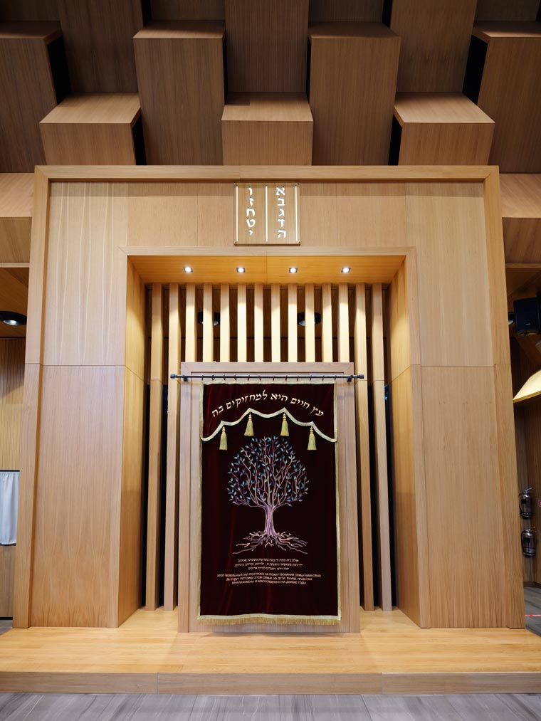 Арон Кодеш в синагоге Бейт Хабад Сокольники. Фото Koldunova + Klyosov