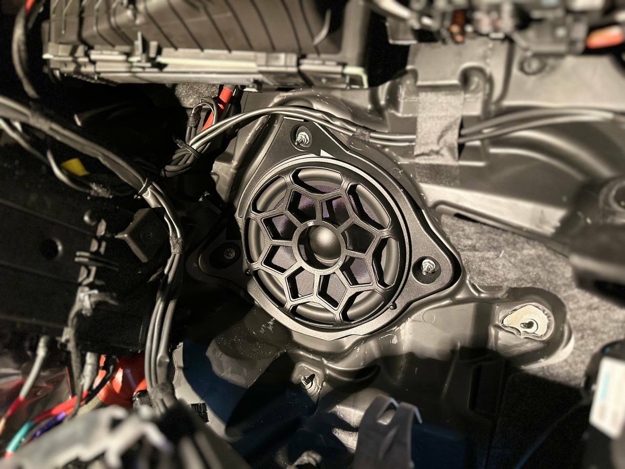 Апгрейд штатной акустики Мерседес. Rumers