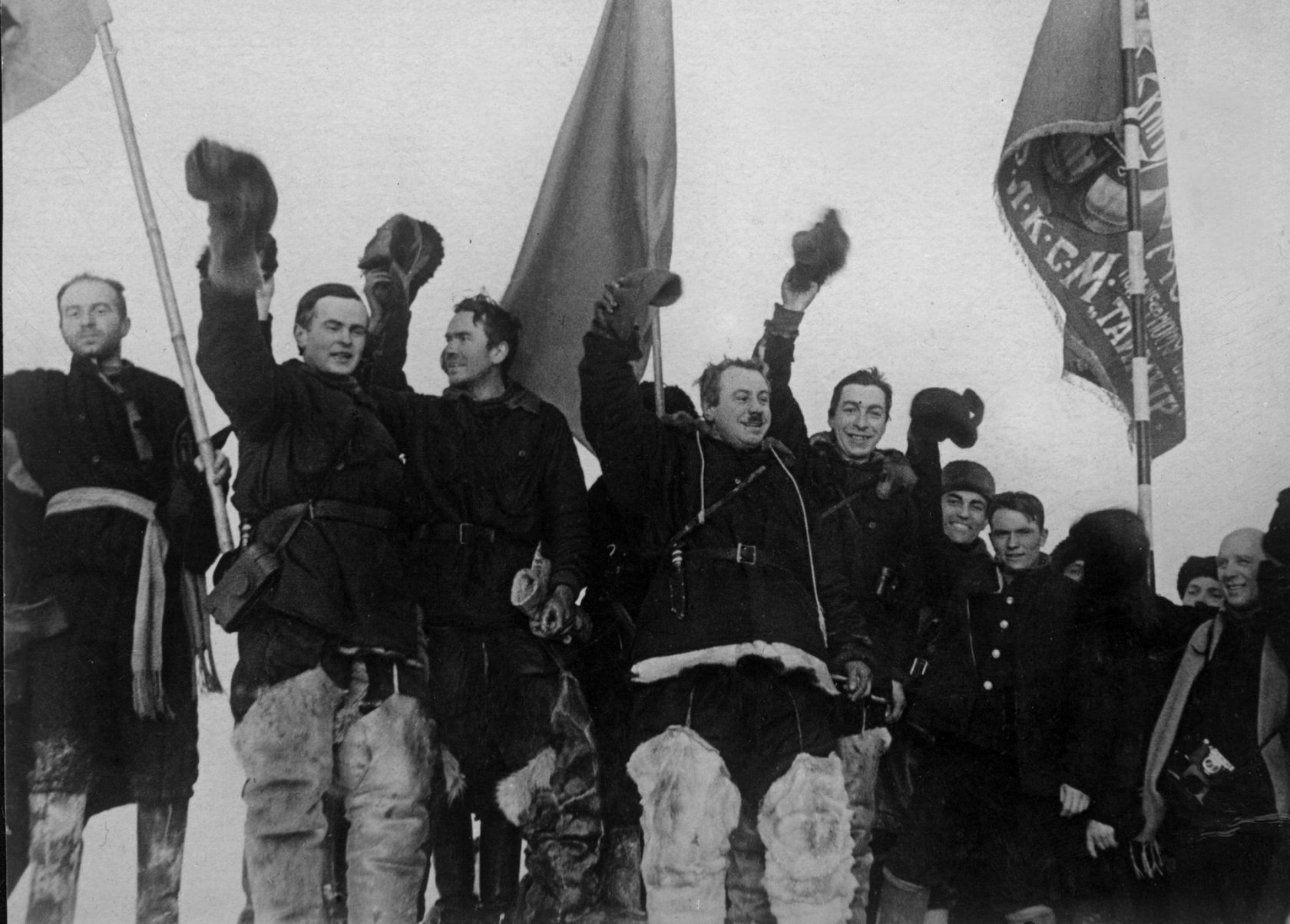 Северный полюс 1. Экспедиция Папанина на Северный полюс 1937. Северный полюс 1 Папанин. Первая дрейфующая станция Северный полюс 1. Экспедиция Северный полюс 1.