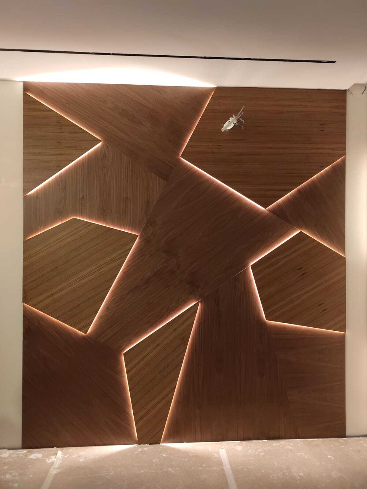 Купить стеновую панель 3D в шпоне орех