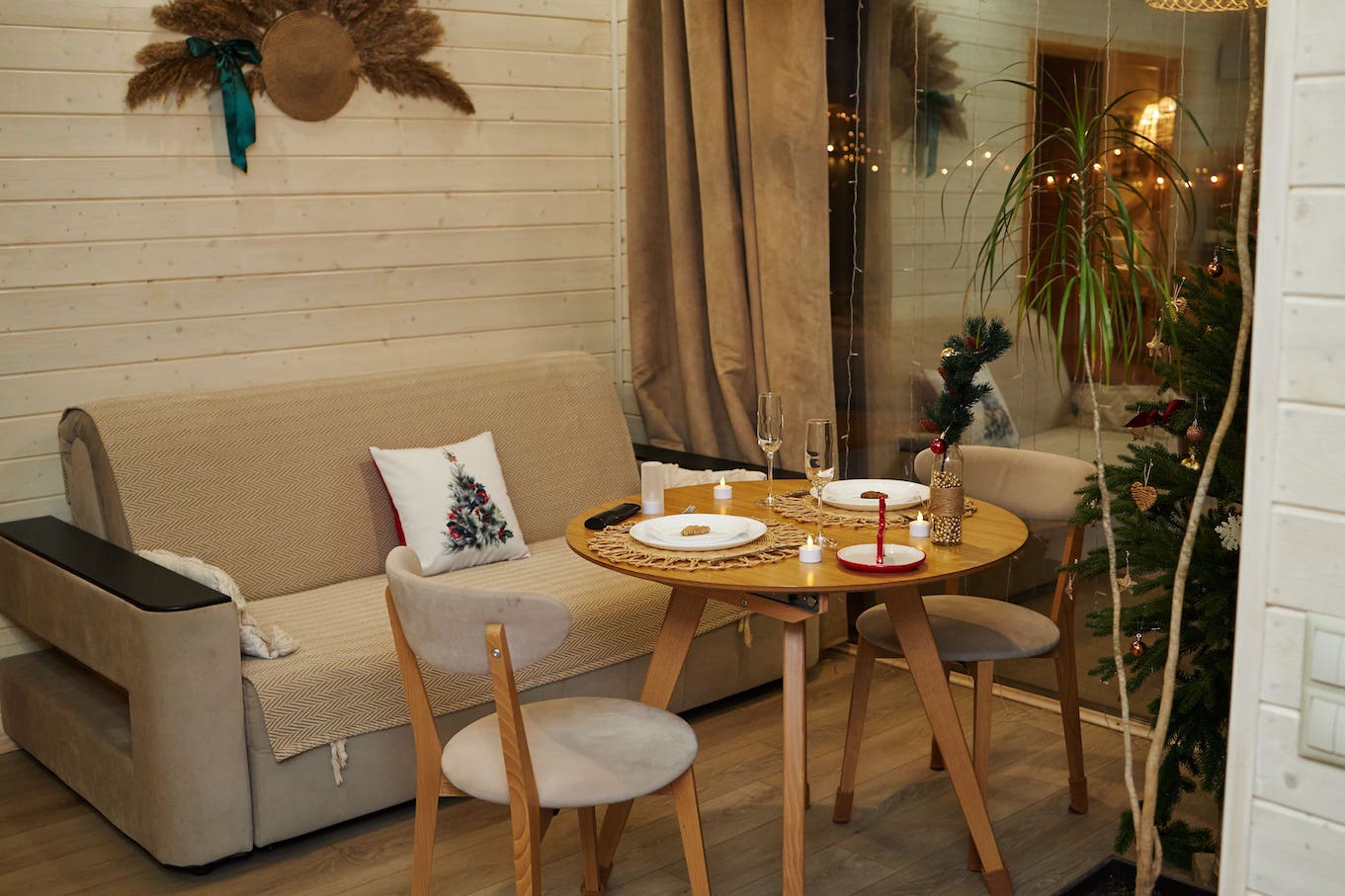 отдых в Подмосковье у панорамного окна домика зимой - перезагрузка после праздников