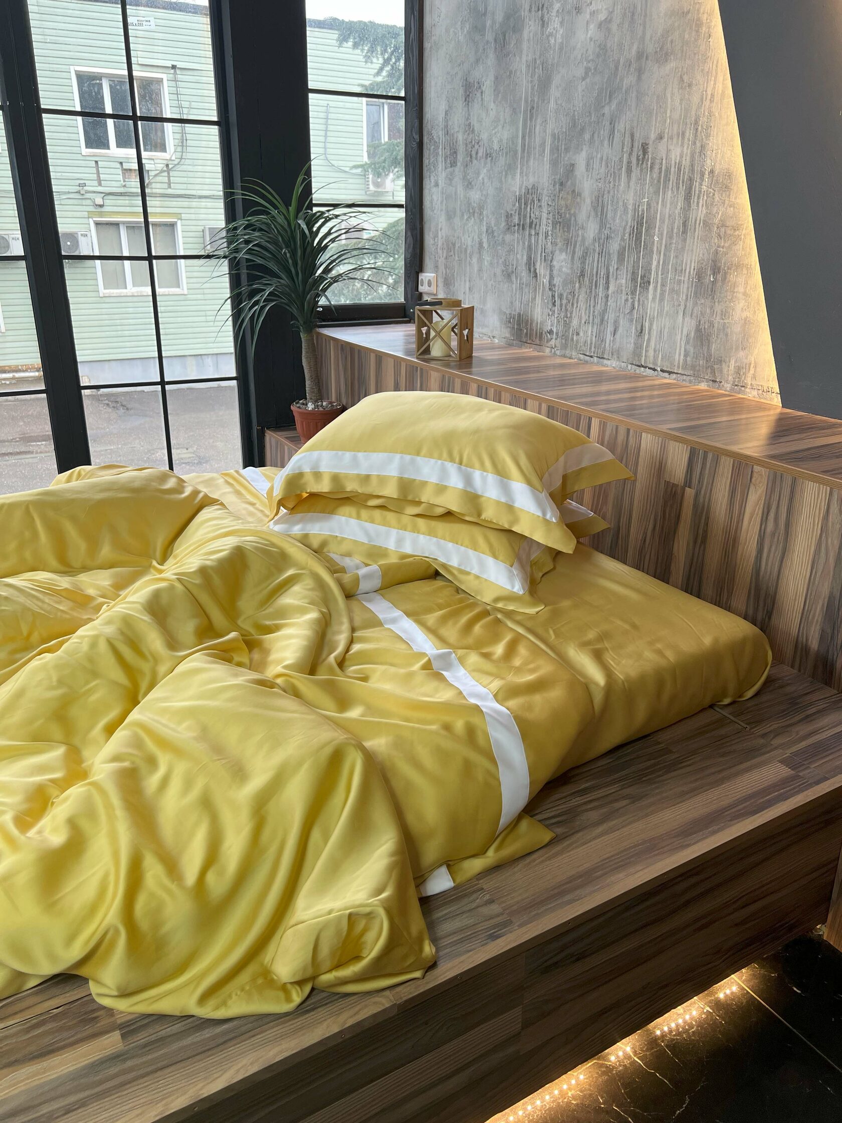 Золотое постельное белье с кантами на пододеяльнике