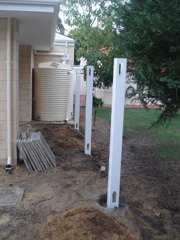 Столбы оград 1с 18а. Столб заборный профильный 40*40 мм. Столб забора пвх. Столб 62х55х1,4х3000 ral 6005. Пластмассовый столб.