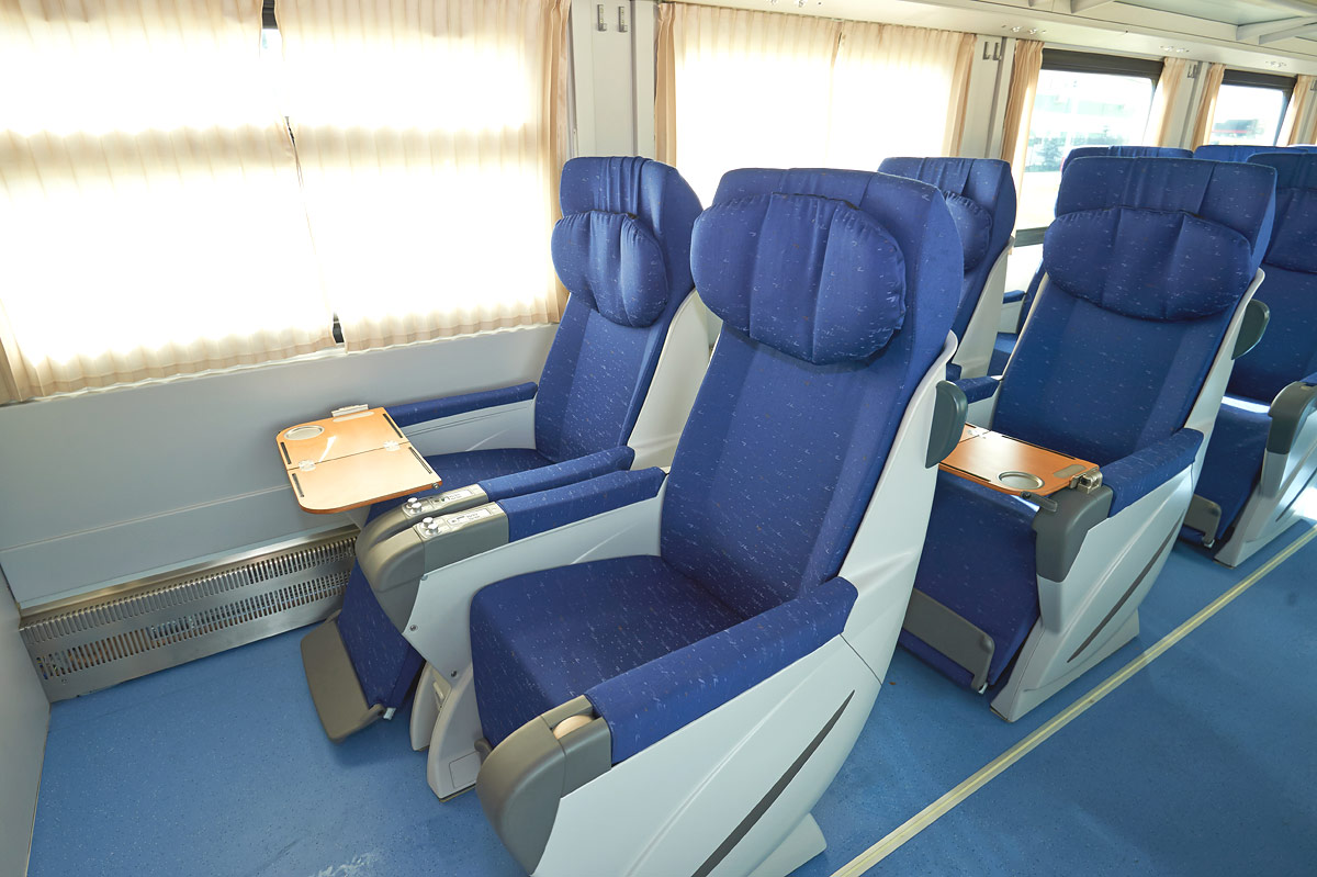 Сидячие места в поезде