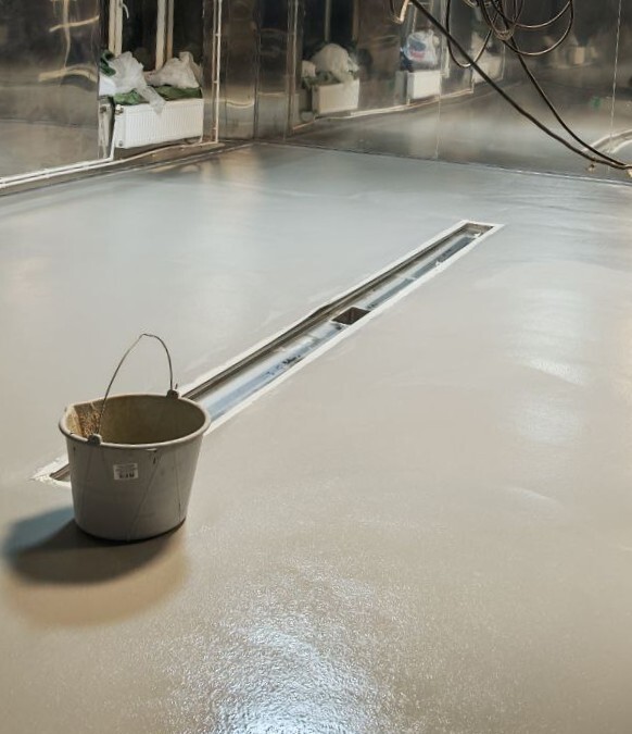 Обновлённый пол производства после ремонта