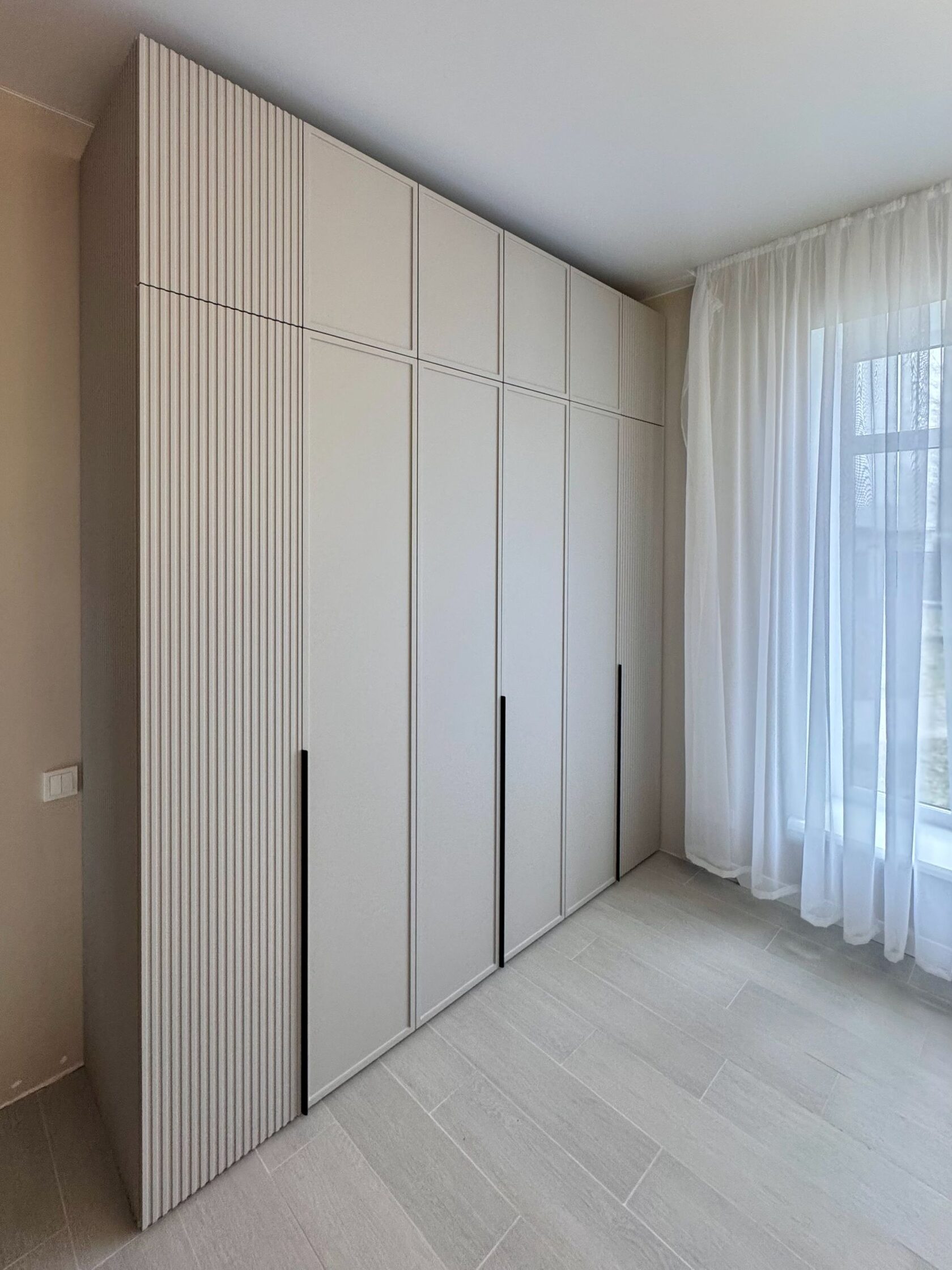 Гардеробная спальня шкаф на заказ распашной