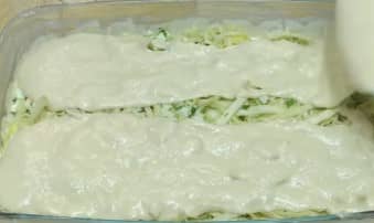 Приготовление заливного пирога с капустой на кефире в духовке: шаг 15